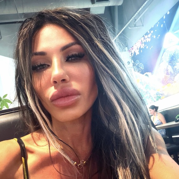 nicolea6677